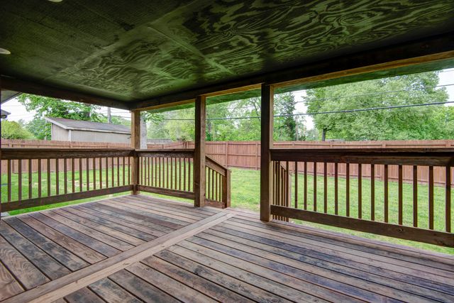 2329 E Meadow Drive, Springfield, MO 65804