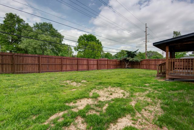 2329 E Meadow Drive, Springfield, MO 65804