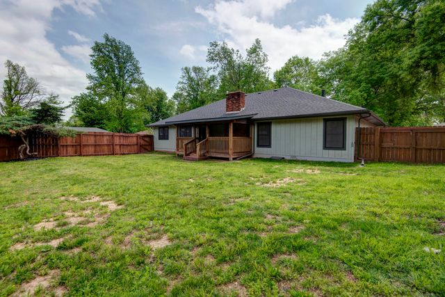 2329 E Meadow Drive, Springfield, MO 65804