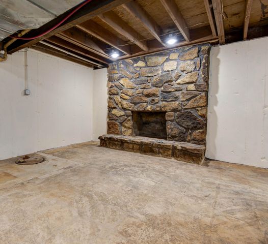 2329 E Meadow Drive, Springfield, MO 65804