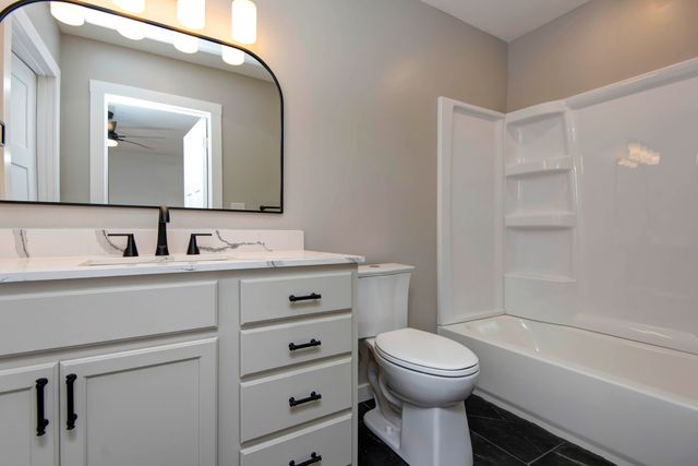 2329 E Meadow Drive, Springfield, MO 65804
