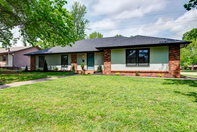 2329 E Meadow Drive, Springfield, MO 65804