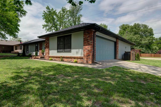 2329 E Meadow Drive, Springfield, MO 65804
