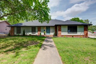 2329 E Meadow Drive, Springfield, MO 65804