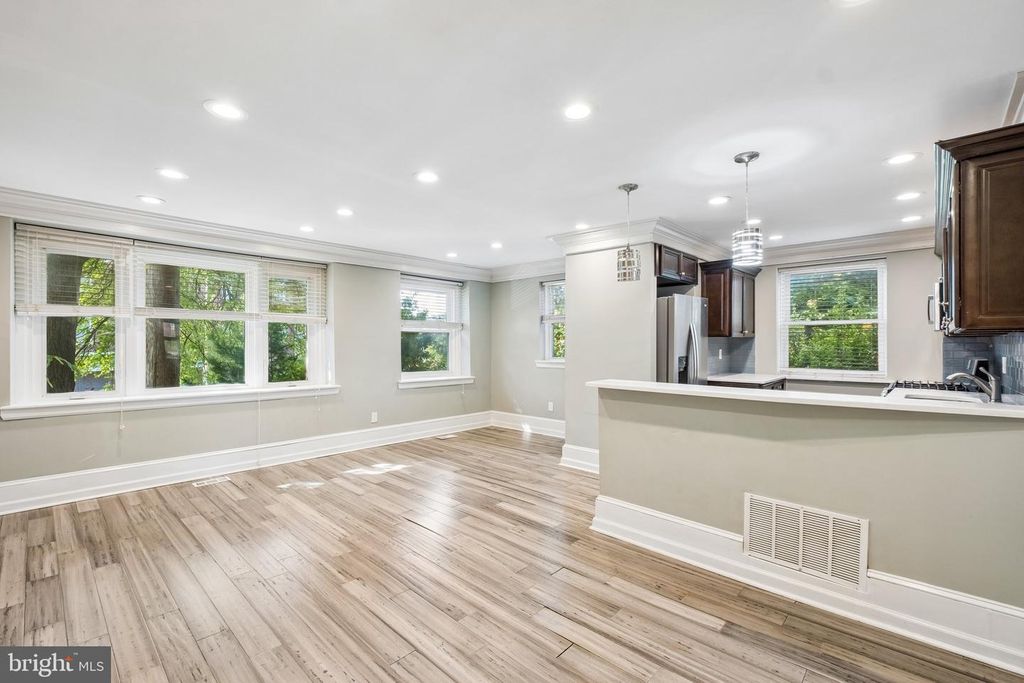 1034 E SLOCUM ST, Philadelphia, PA 19150