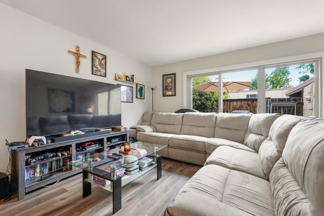 6034 Casa Alegre, Carmichael, CA 95608