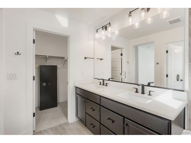 2038 S Holly St 2, Denver, CO 80222