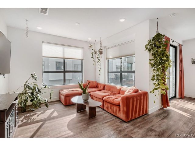 2038 S Holly St 2, Denver, CO 80222