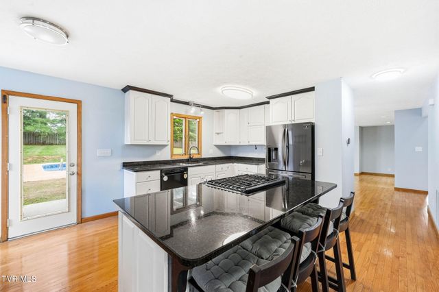 731 Redwood Drive, Mount Carmel, TN 37645