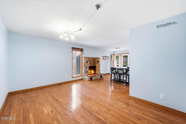 731 Redwood Drive, Mount Carmel, TN 37645