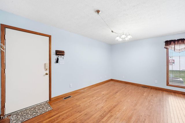 731 Redwood Drive, Mount Carmel, TN 37645