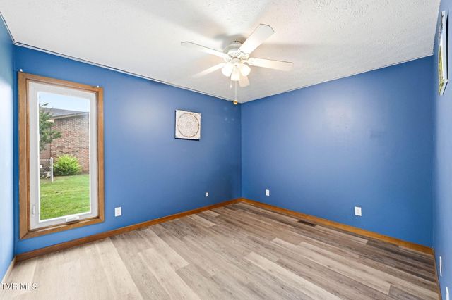 731 Redwood Drive, Mount Carmel, TN 37645