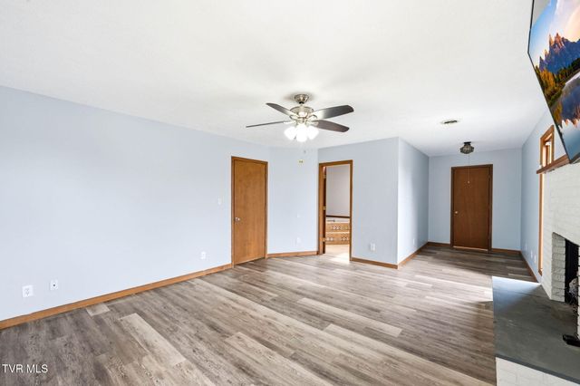 731 Redwood Drive, Mount Carmel, TN 37645