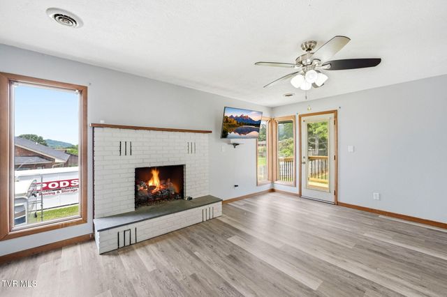 731 Redwood Drive, Mount Carmel, TN 37645