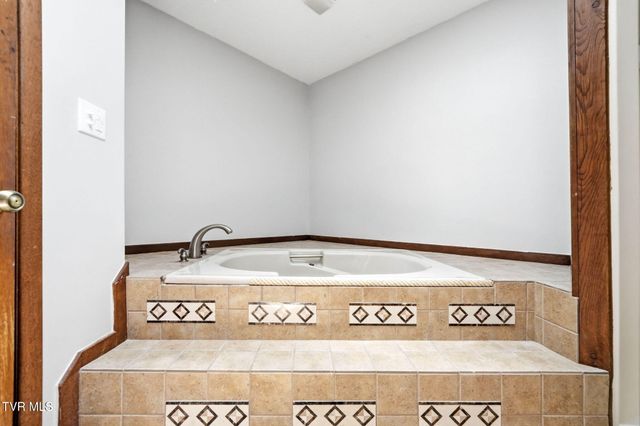 731 Redwood Drive, Mount Carmel, TN 37645