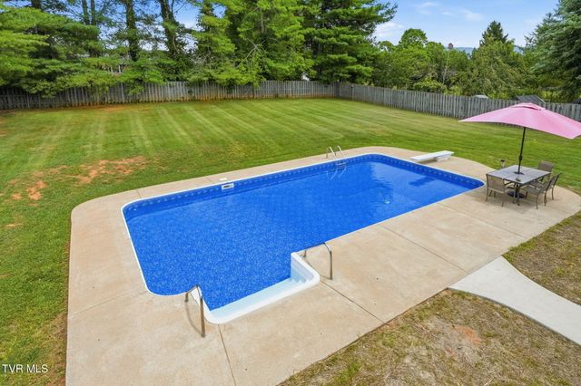 731 Redwood Drive, Mount Carmel, TN 37645