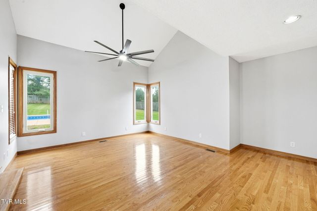 731 Redwood Drive, Mount Carmel, TN 37645