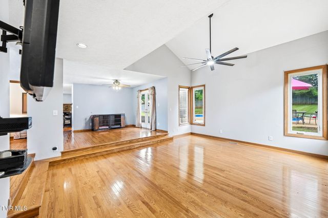 731 Redwood Drive, Mount Carmel, TN 37645