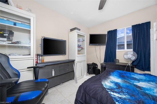 1630 SW 9th PL, Cape Coral, FL 33991