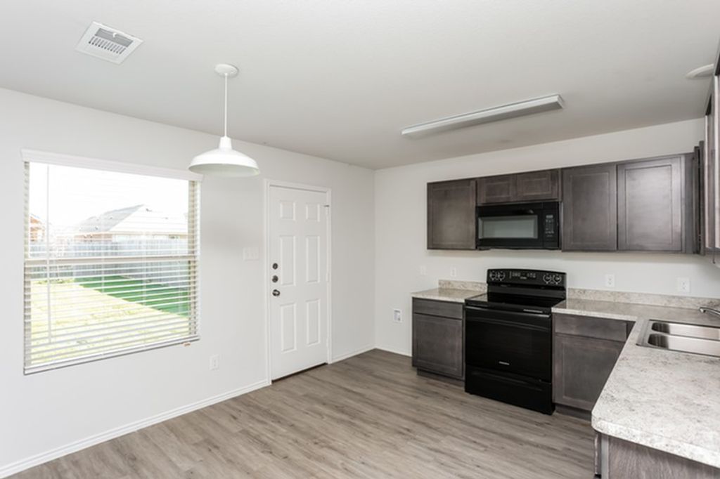 1609 Mark Lane, Ennis, TX 75119