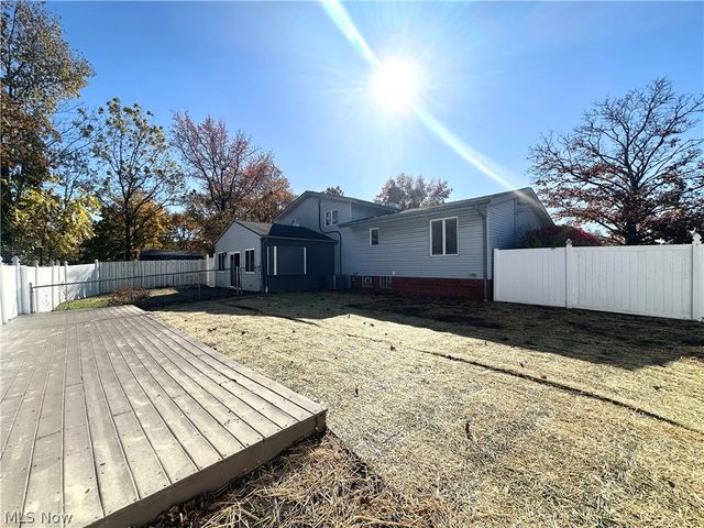 7610 Royal Ridge Drive, Parma, OH 44129