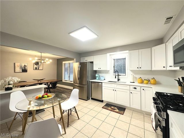 7610 Royal Ridge Drive, Parma, OH 44129