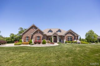 1916 Windcrest Drive, O'fallon, IL 62269