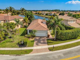 240 E Isle Verde Way, Palm Beach Gardens, FL 33418