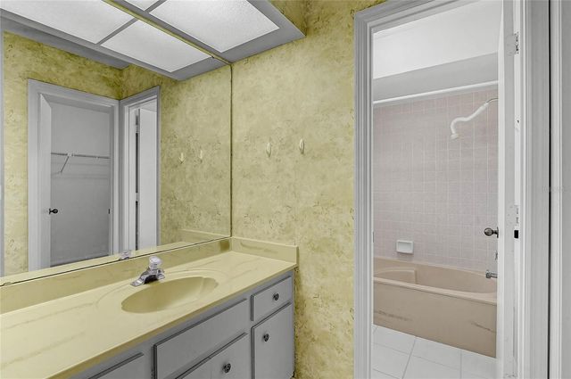 5852 LINCOLN ROAD, Venice, FL 34293