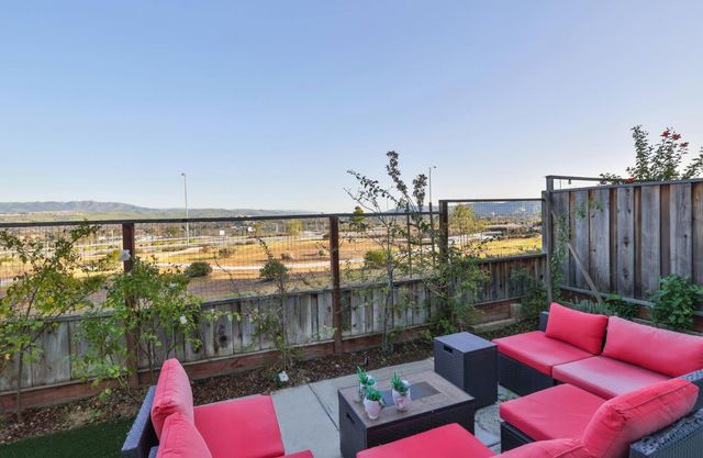 2986 Valley Of Hearts Del Place, San Jose, CA 95136