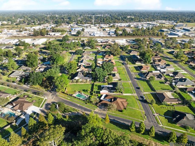 2147 Capri Dr, Baton Rouge, LA 70815