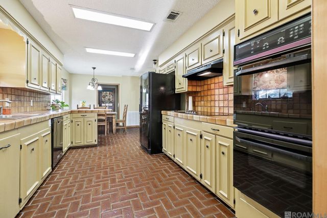 2147 Capri Dr, Baton Rouge, LA 70815