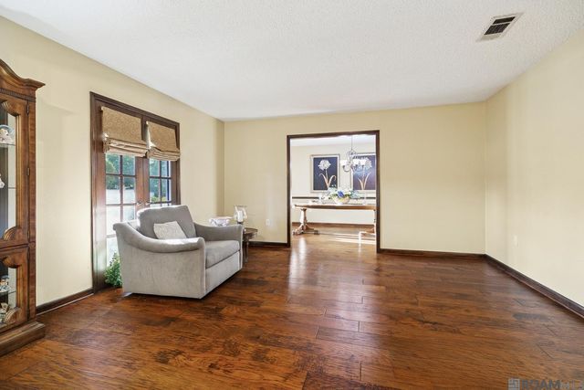 2147 Capri Dr, Baton Rouge, LA 70815