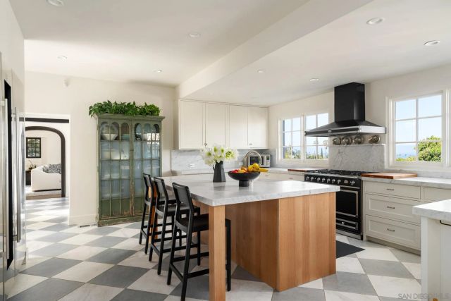6714 Muirlands, La Jolla, CA 92037