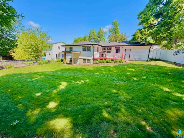 2505 W Oak St Street, Sioux Falls, SD 57105