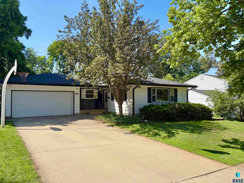 2505 W Oak St Street, Sioux Falls, SD 57105