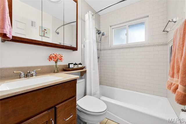 927 Lanyard Lane, Kirkwood, MO 63122