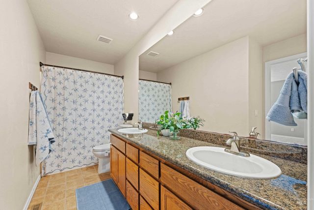 8155 W Burntree Ct, Boise, ID 83704