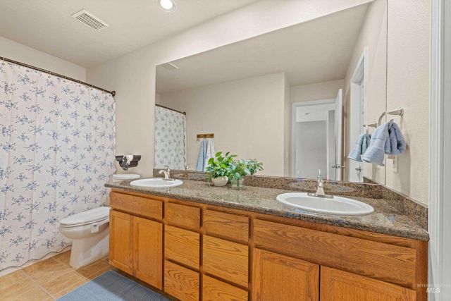 8155 W Burntree Ct, Boise, ID 83704