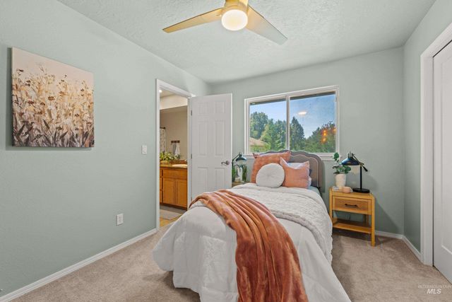 8155 W Burntree Ct, Boise, ID 83704