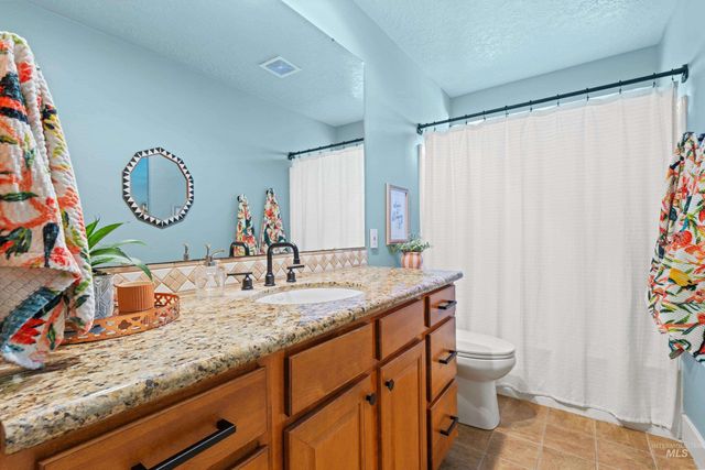 8155 W Burntree Ct, Boise, ID 83704