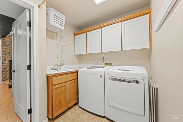 8155 W Burntree Ct, Boise, ID 83704