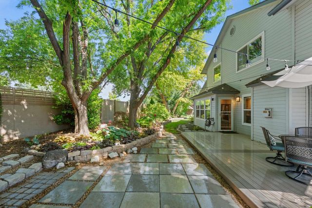 8155 W Burntree Ct, Boise, ID 83704