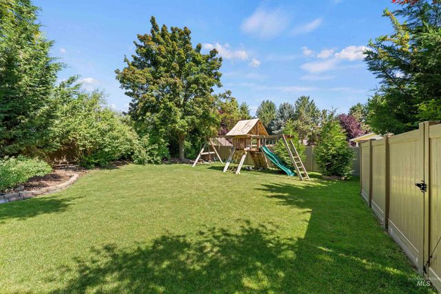8155 W Burntree Ct, Boise, ID 83704