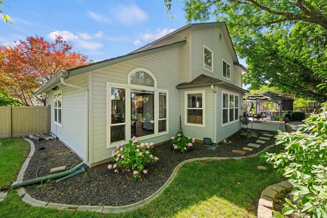 8155 W Burntree Ct, Boise, ID 83704