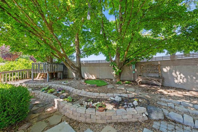 8155 W Burntree Ct, Boise, ID 83704