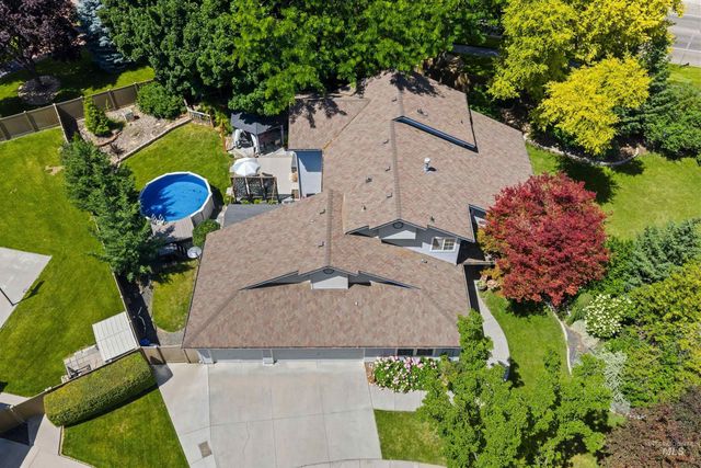 8155 W Burntree Ct, Boise, ID 83704