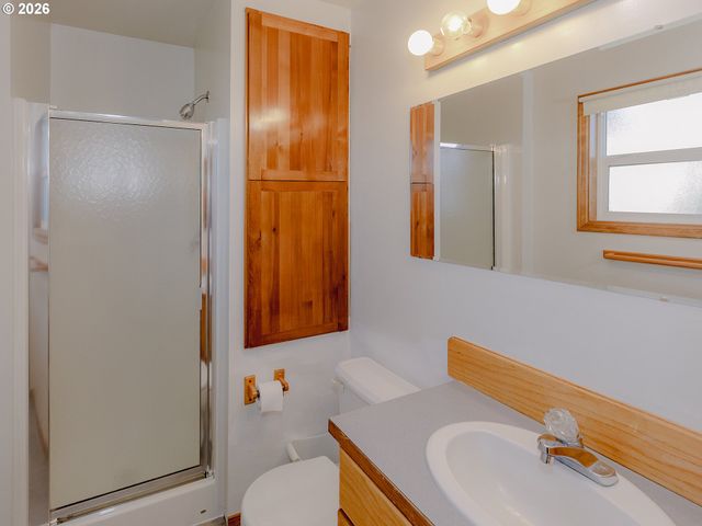 3738 PENNSYLVANIA St, Longview, WA 98632