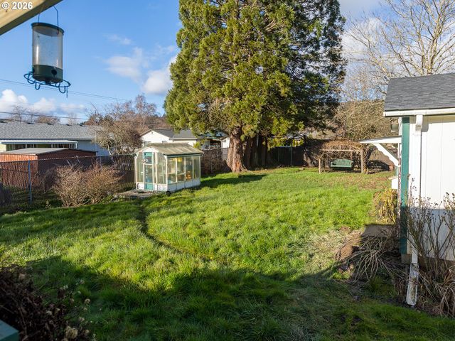 3738 PENNSYLVANIA St, Longview, WA 98632