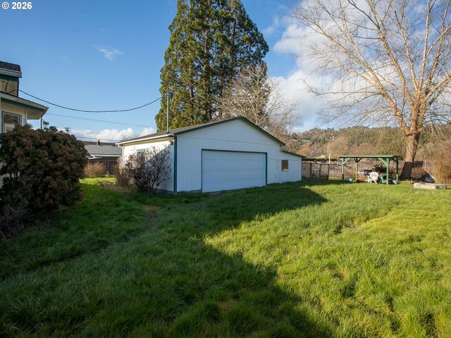 3738 PENNSYLVANIA St, Longview, WA 98632